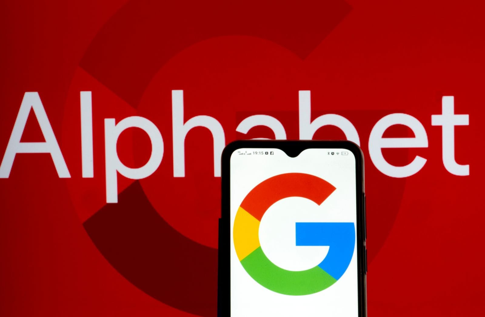 Alphabet (GOOG) Stock Drops Despite Strong Start: Here’s What Happened
