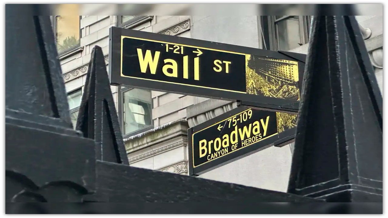 Dow Soars 800 Points: Wall Street's Epic Rebound Takes Off!