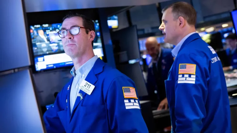 Stock Futures Slip After S&P 500's Longest Winning Streak in 20 Years
