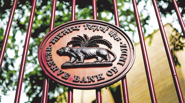 RBI Keeps India’s Growth Target at 6.5% for FY26 : What That Means for You